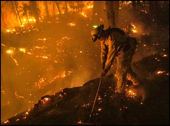 While China drowns, America burns - Pics from East to West