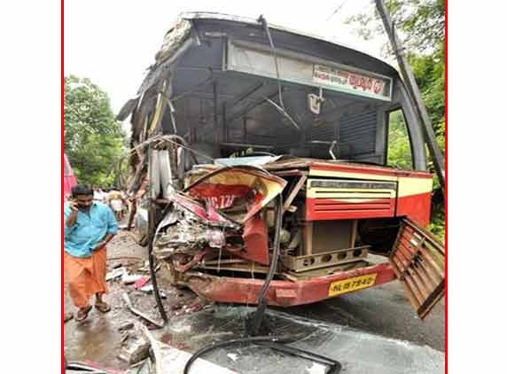 5 killed in car-bus collision near Chittor