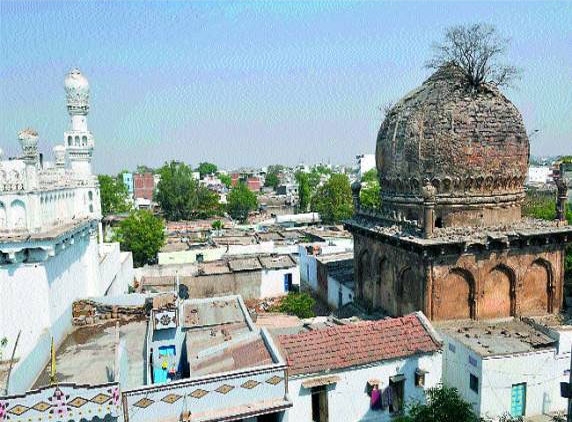 400-yr-old tombs in city in turmoil